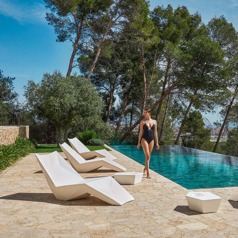 Bain de soleil et transat de piscine : comment bien choisir