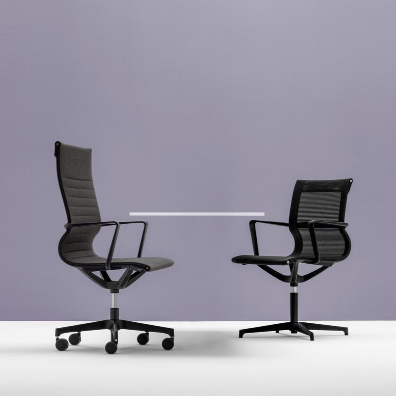 Fauteuil de direction MOMA résille dossier haut, pivot avancé BRALCO