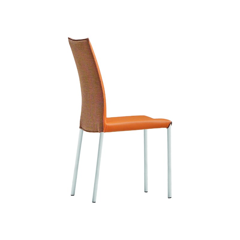 Chaise NUVOLA en tissu, pieds métal, dossier haut - MIDJ
