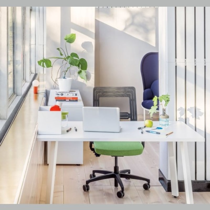 Bureau individuel pieds trapèze OGI A - MDD