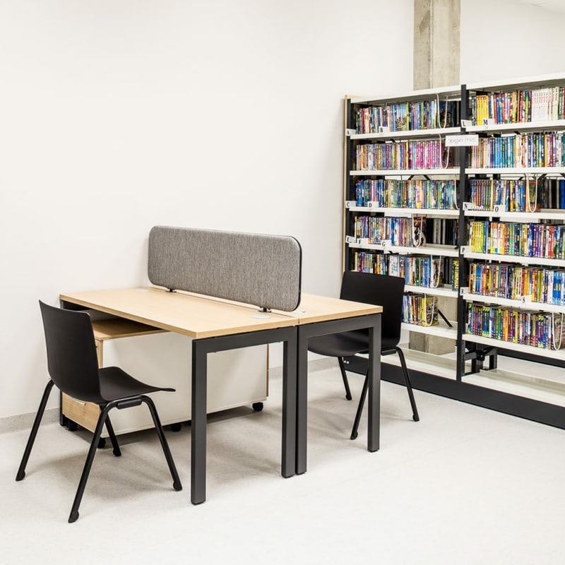 Bureau pieds droits en métal OGI U - MDD