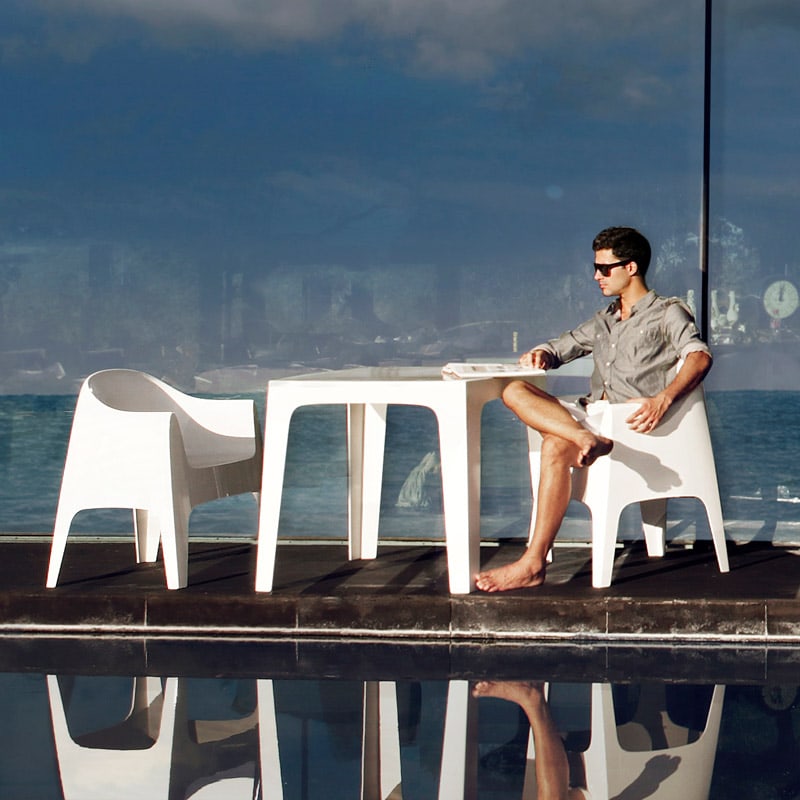 Chaise avec accoudoirs SOLID de VONDOM