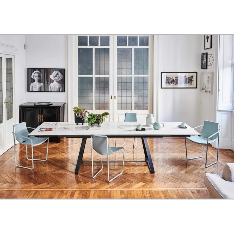 Chaise en cuir a/ accoudoirs APELLE