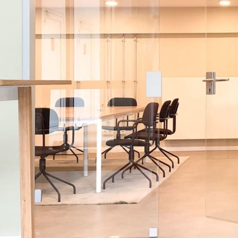 Chaise pivotante en tissu NEW SCHOOL - MDD