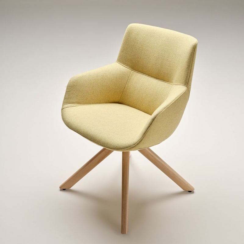 Chaise pivotante tapissée BOW pieds bois
