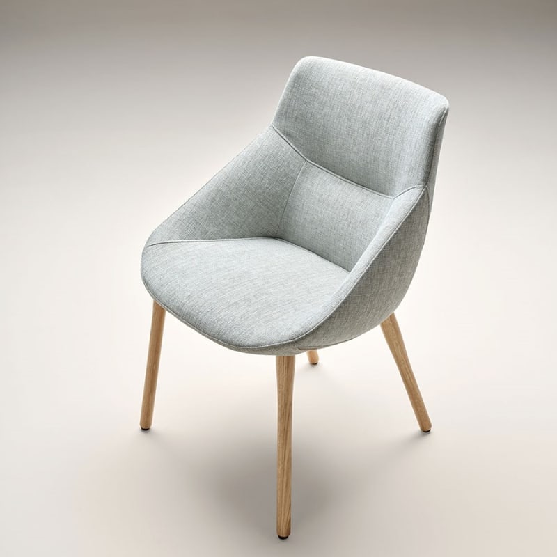 Chaise tapissée BOW pied en bois