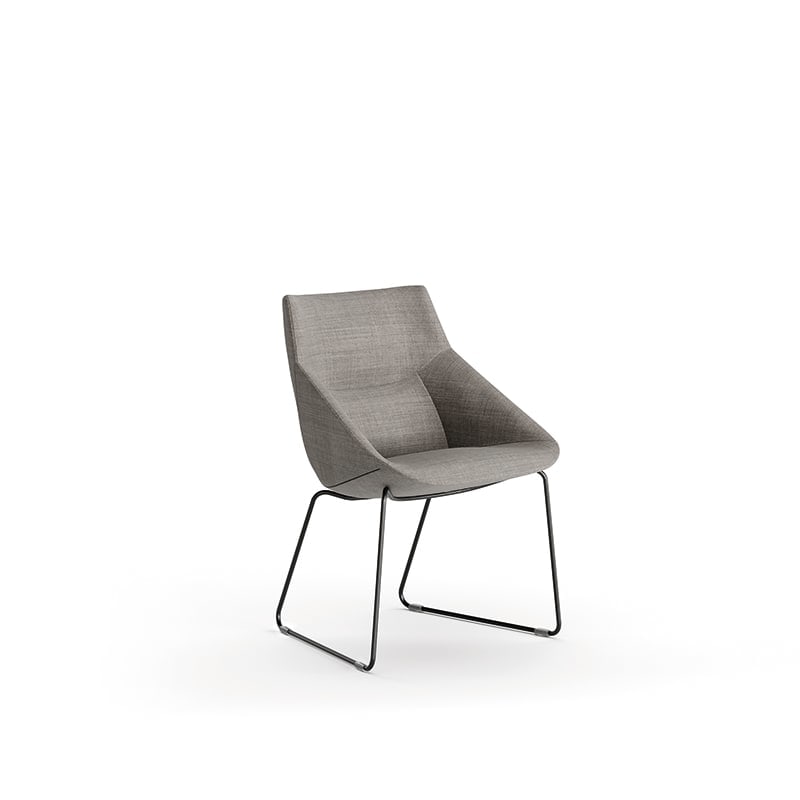 Chaise tapissée pieds luge en métal BOW