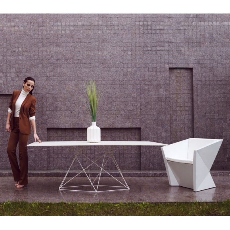 Grande table pied inox FAZ de VONDOM